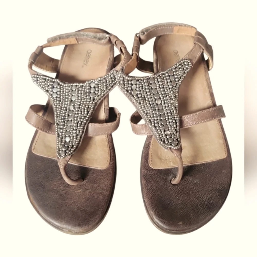 Aetrex Women's Chic Beaded Tan Leather Thong Velcro Closure Sandals Sz 38